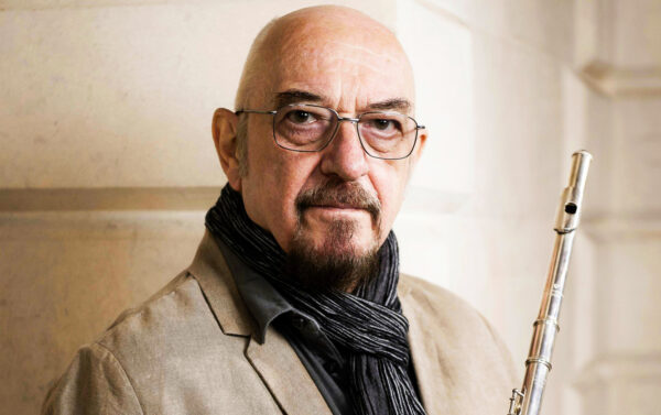 Ο Ian Anderson των Jethro Tull αποκαλύπτει τον θρυλικό πανκ τραγουδιστή που του ζήτησε αυτόγραφο!