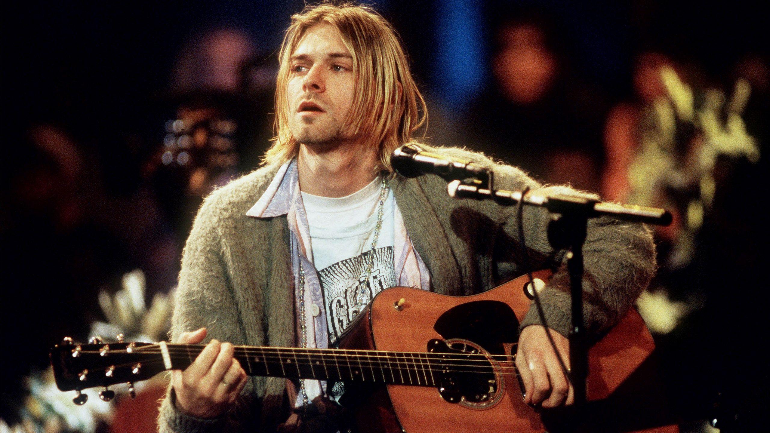 Kurt Cobain – Tις 600 χιλ. δολάρια έπιασε σε δημοπρασία η κατεστραμμένη κιθάρα του