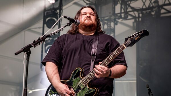 Mammoth: Νέο σινγκλ και μουσικό βίντεο τρόμου με Slash, Myles Kennedy και Valerie Bertinelli