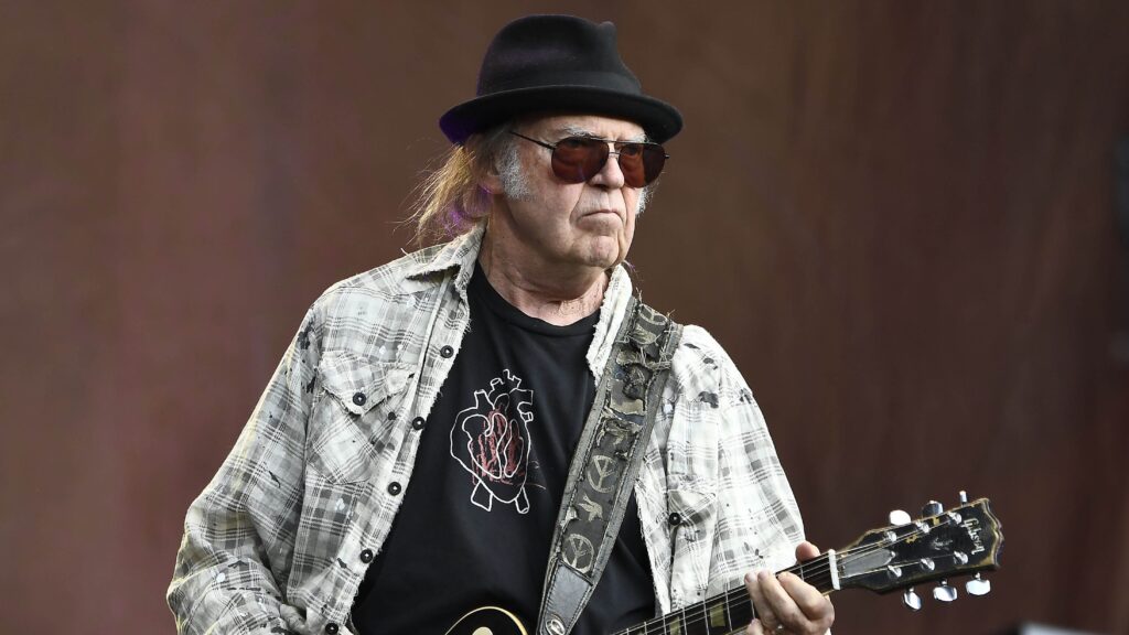 Neil Young: Σε βινύλιο τον Σεπτέμβρη το άλμπουμ “Odeon Budokan”