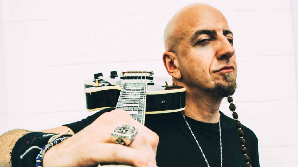 Shavo Odadjian: Μοιράστηκε ένα απόσπασμα από το “βαρύ” σόλο άλμπουμ του