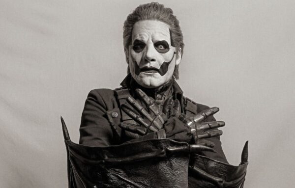 Γυναίκα κατηγορείται για παρενόχληση του τραγουδιστή των Ghost, Tobias Forge