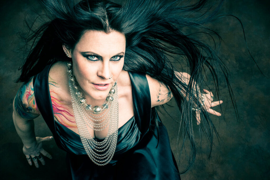 Συνεργασία των Τestament με τη Floor Jansen