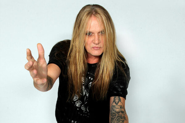 Ο SEBASTIAN BACH θέλει να ηχογραφήσει ένα χριστουγεννιάτικο άλμπουμ