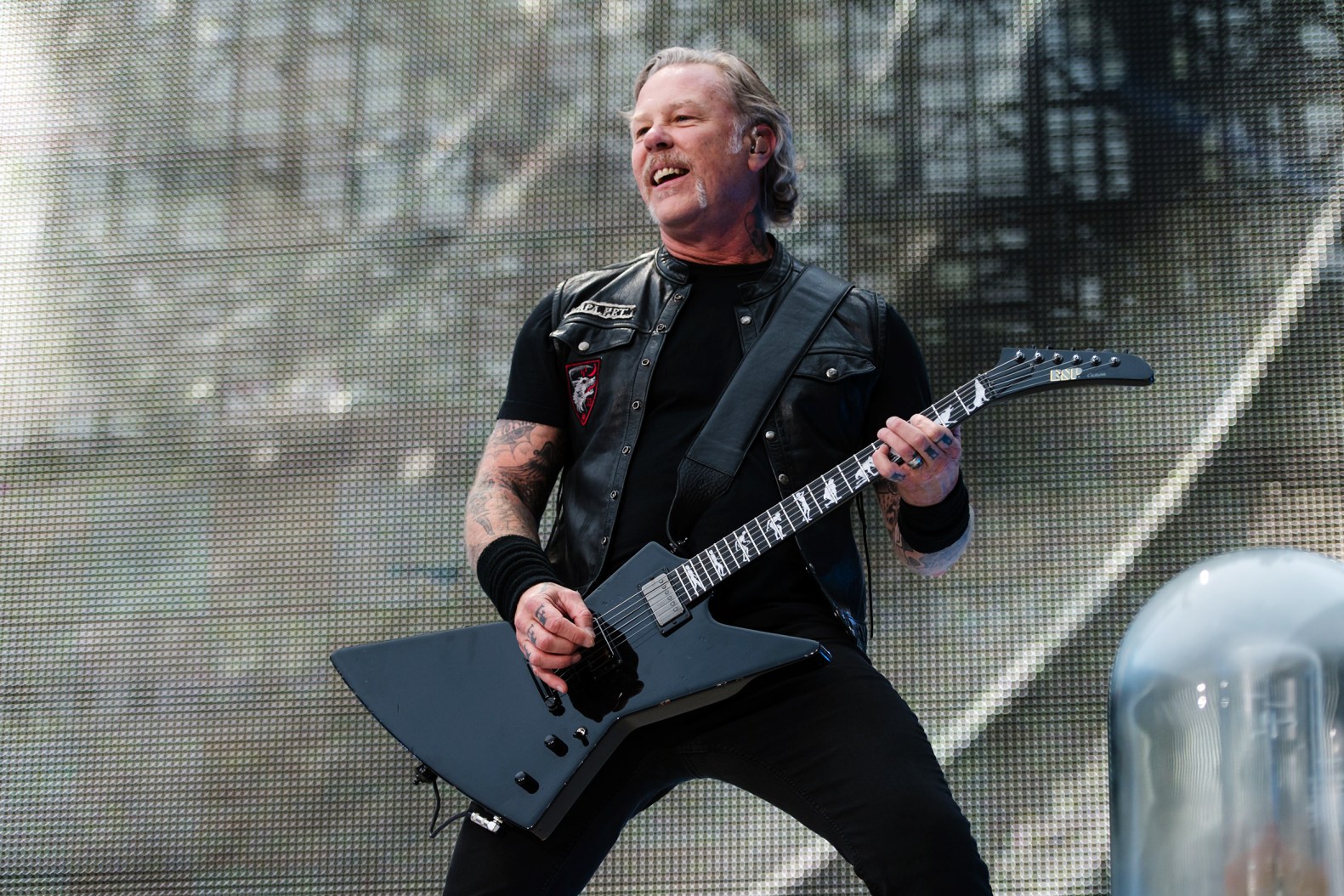 Metallica – Μικρόφωνο με καλαμάκι προτείνει ο James Hetfield