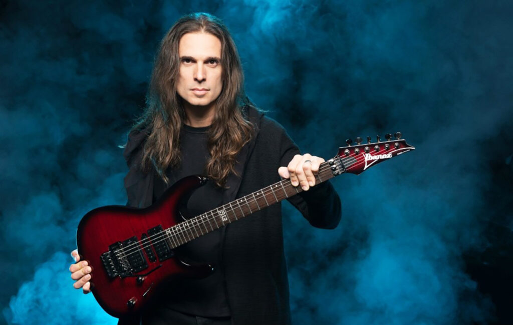 Ο Kiko Loureiro πουλάει τον εξοπλισμό τoυ από τους Megadeth