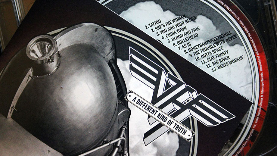 Van Halen: Ξανά στις πλατφόρμες streaming το τελευταίο τους άλμπουμ “A Different Kind Of Truth”  