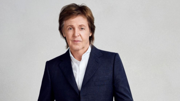 Ο Paul McCartney λέει ότι ο διευθυντής του Rock Hall αθέτησε την υπόσχεσή του για την ένταξή του