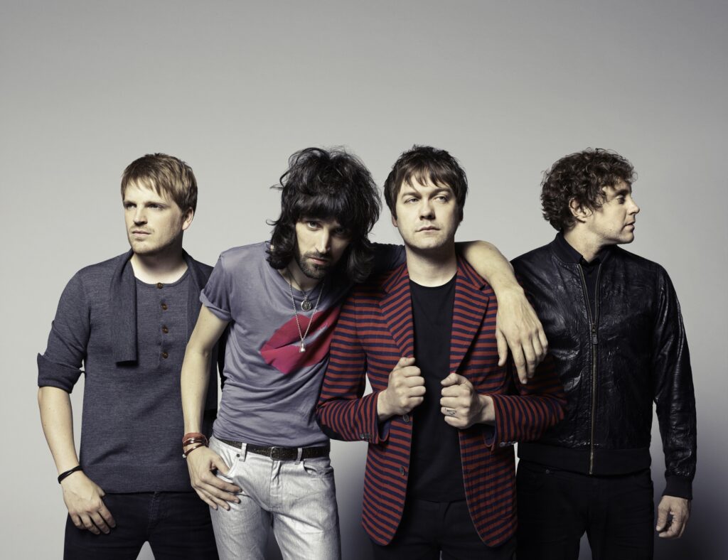 Kasabian: Νο.1 στο Ηνωμένο Βασίλειο το «Happenings»