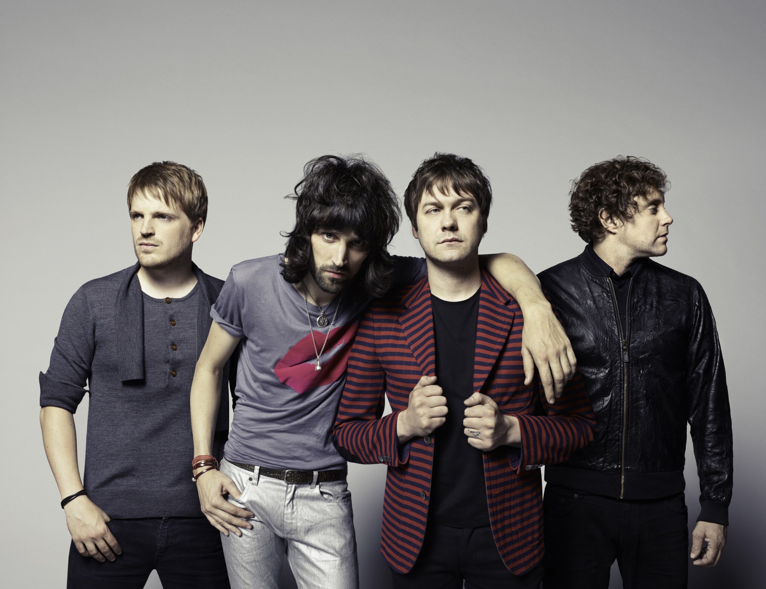 Kasabian: Νο.1 στο Ηνωμένο Βασίλειο το «Happenings»