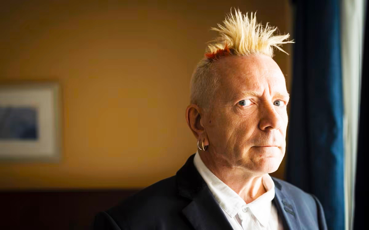 Sex Pistols: Σε δημοπρασία χειρόγραφοι στίχοι του John Lydon