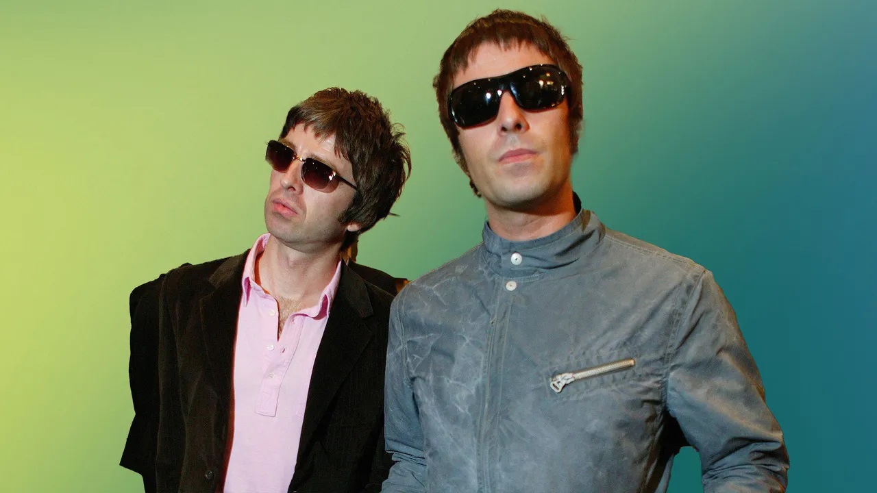 Τα αδέρφια Gallagher (OASIS) εμφανίζονται μαζί για πρώτη φορά μετά από 16 χρόνια σε λέσχη στο Λονδίνο
