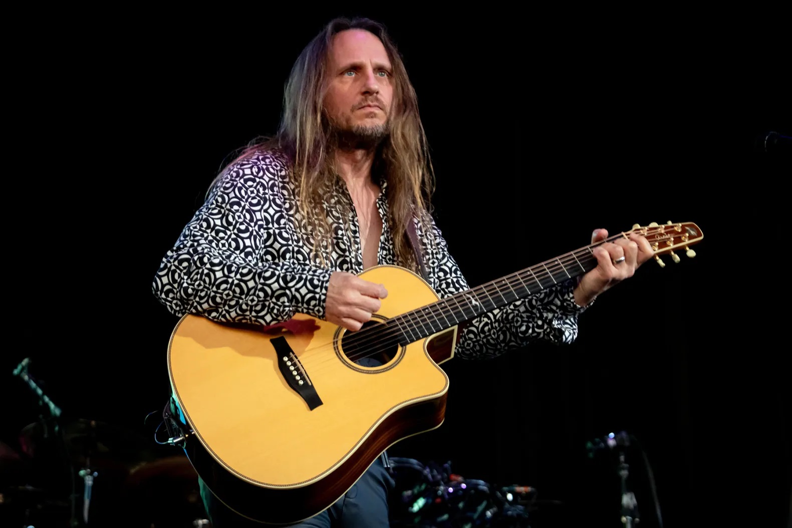 Τι απαντάει ο Jon Davison για την αγωγή του Riz Story