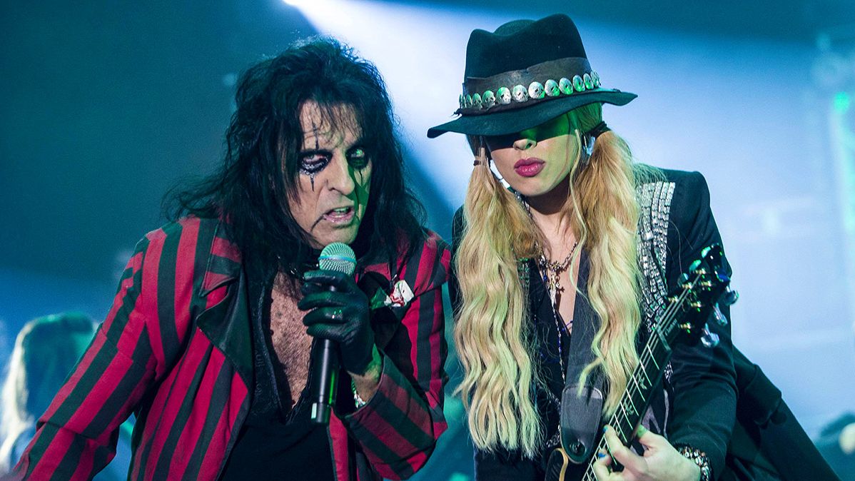 Orianthi: Αποχώρησε από την περιοδεία του Alice Cooper λόγω τραυματισμού