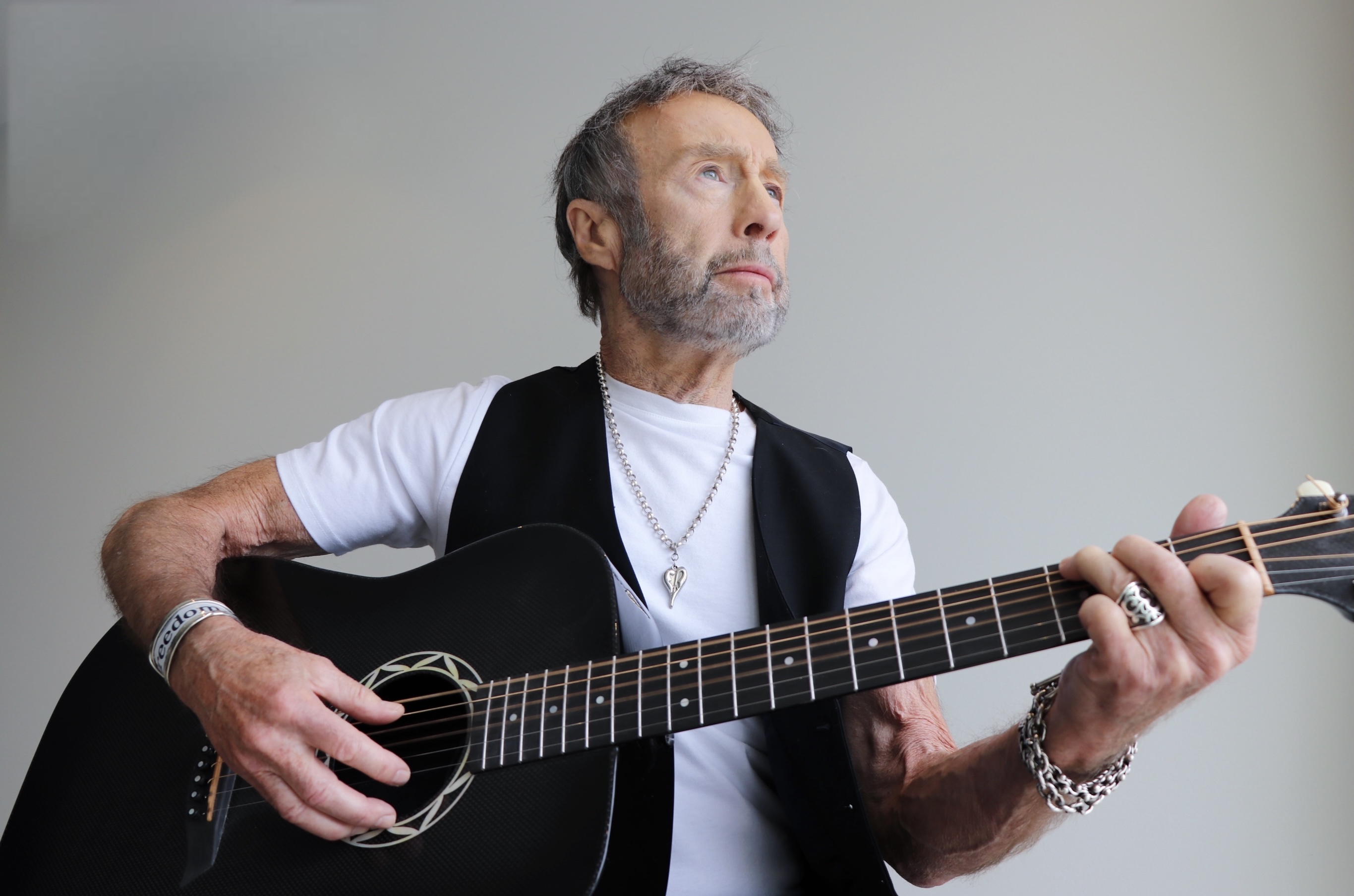 Paul Rodgers: Ετοιμάζει την αυτοβιογραφία του και καλεί τους θαυμαστές να τον βοηθήσουν