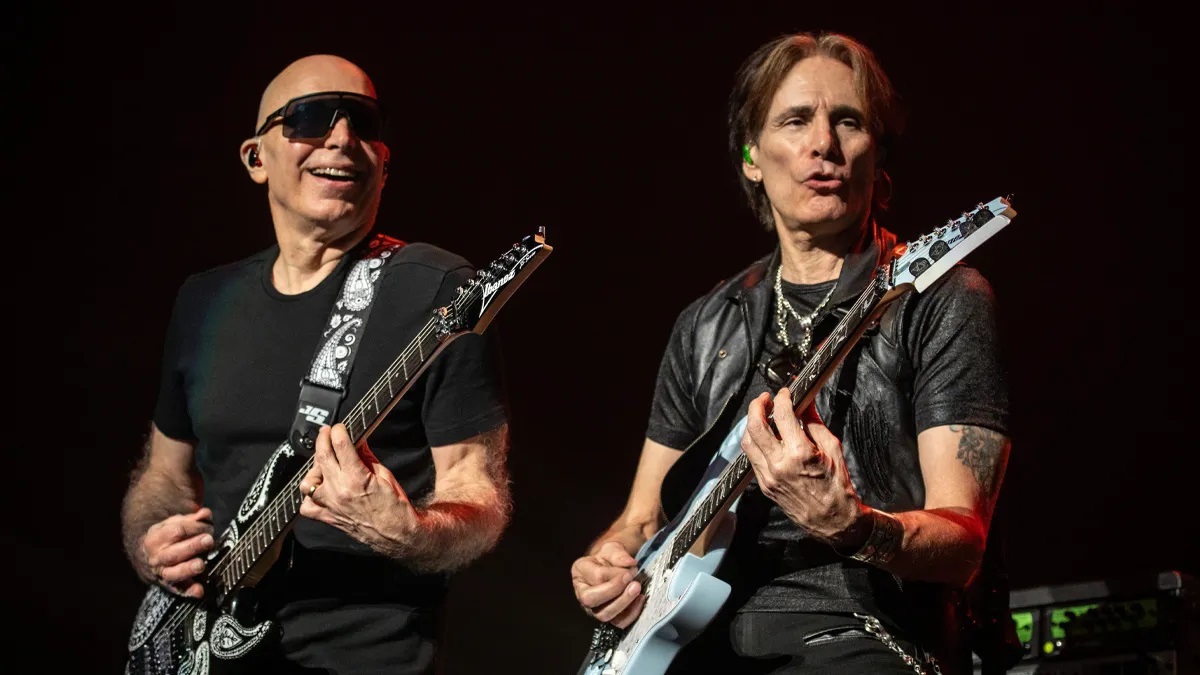 Ο JOE SATRIANI και ο STEVE VAI συνεργάζονται με τον GLENN HUGHES για το πρώτο τραγούδι της μπάντας SATCHVAI ‘I Wanna Play My Guitar’