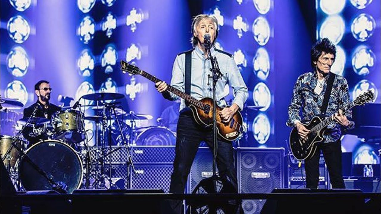 Ο Paul McCartney επί σκηνής με Ringo Starr και Ronnie Wood