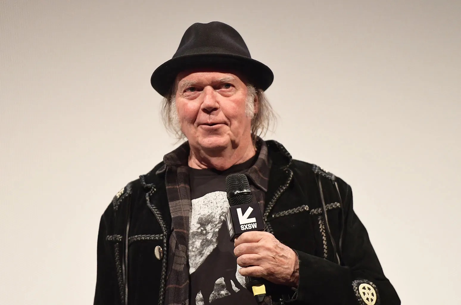 Neil Young: Με δωρεάν συναυλία στην Ουκρανία ξεκινά την ευρωπαϊκή περιοδεία