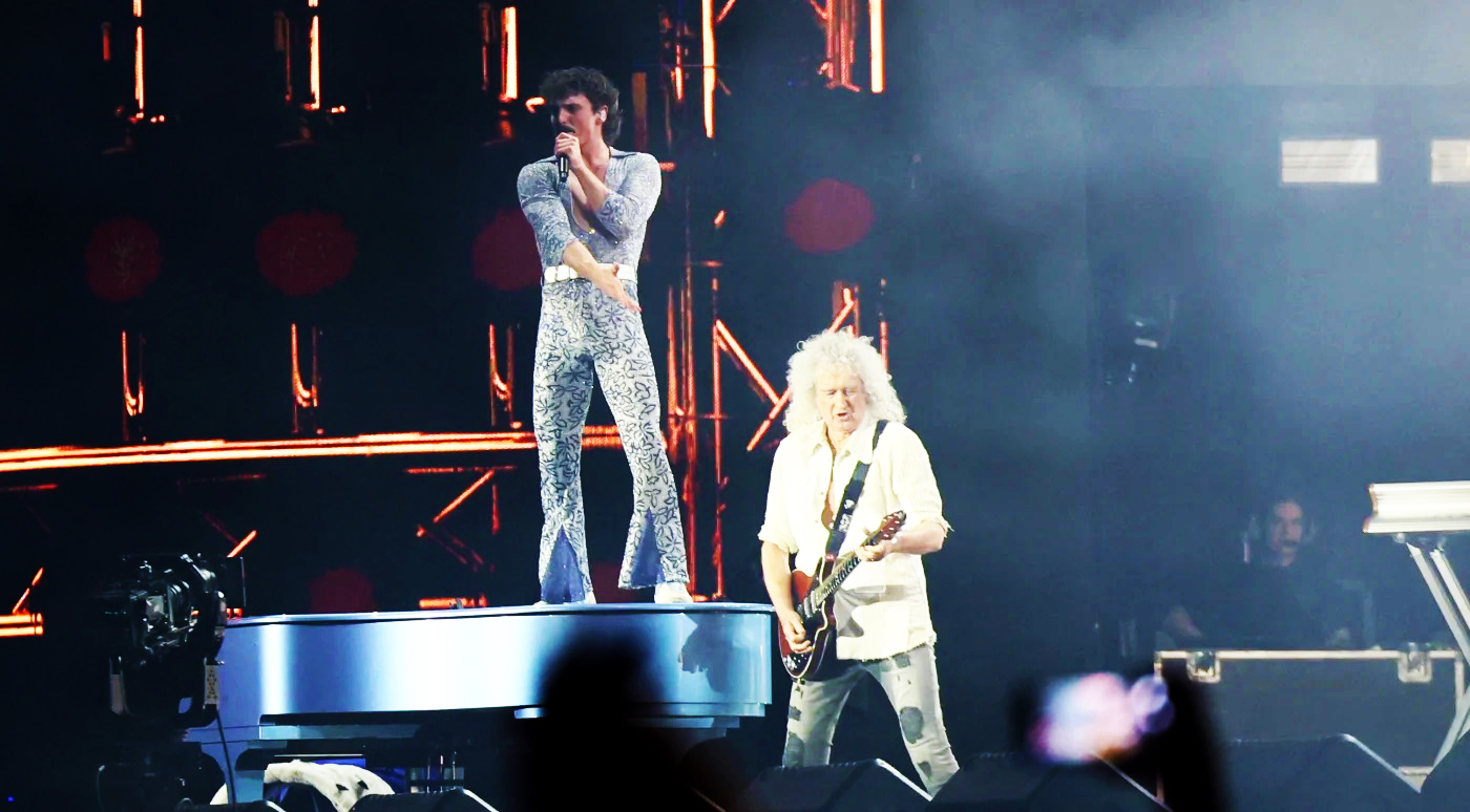 Ο Benson Boone και ο Brian May (QUEEN) μαζί στη σκηνή για το «Bohemian Rhapsody» στο Coachella 2025