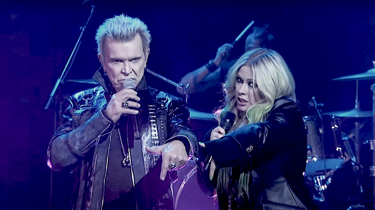 Δείτε τον Billy Idol και την Avril Lavigne να ερμηνεύουν το pop-punk collab “77” στο “Kimmel”