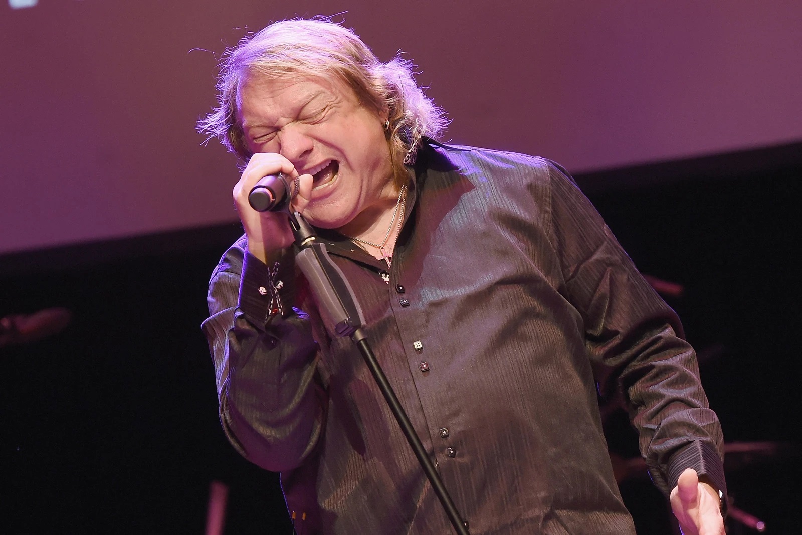 Το νέο τραγούδι των FOREIGNER ‘Fool If You Love Him’, με τον LOU GRAMM στα φωνητικά, θα κυκλοφορήσει τον Σεπτέμβριο
