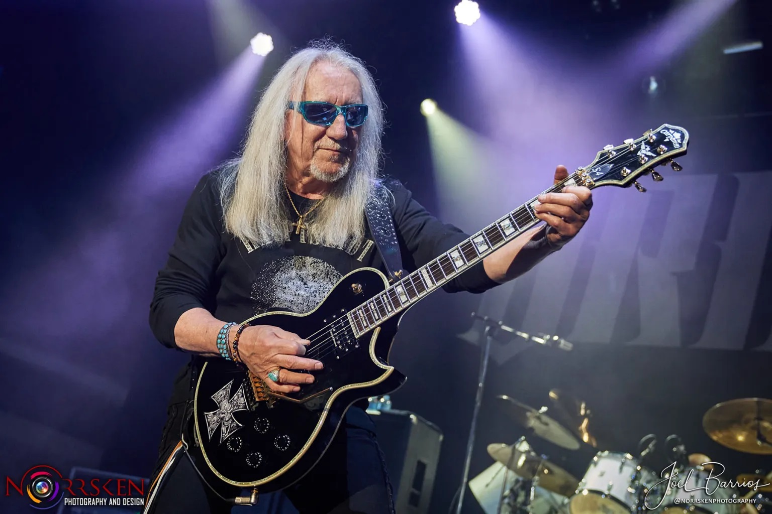 Ο κιθαρίστας της URIAH HEEP, MICK BOX προσφέρει αμοιβή για τον κλεμμένο σταυρό του