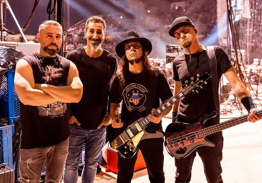 Ο JOHN DOLMAYAN εξηγεί γιατί οι SYSTEM OF A DOWN βρίσκονται σε μια περίεργη κατάσταση αυτή τη στιγμή