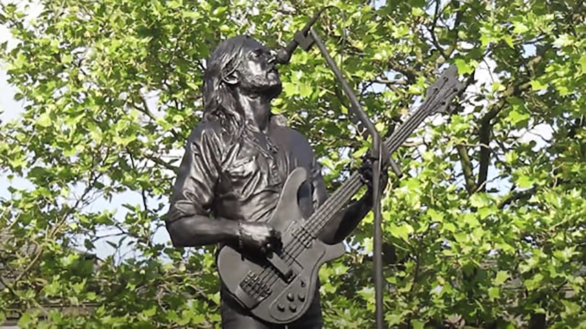 LEMMY: Αποκαλύφθηκε το άγαλμά στην γενέτειρά του