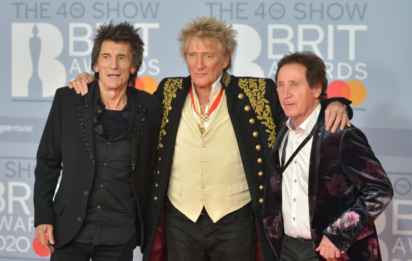 Ο Rod Stewart επιβεβαιώνει την επανένωση των Faces με τον Ronnie Wood για το Glastonbury 2025