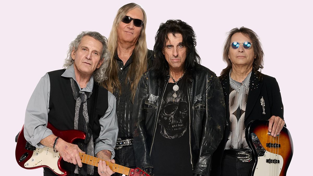 Ο ALICE COOPER μιλά για την επανένωση με τα αρχικά μέλη της μπάντας του και το καινούργιο στούντιο άλμπουμ The Revenge Of Alice Cooper