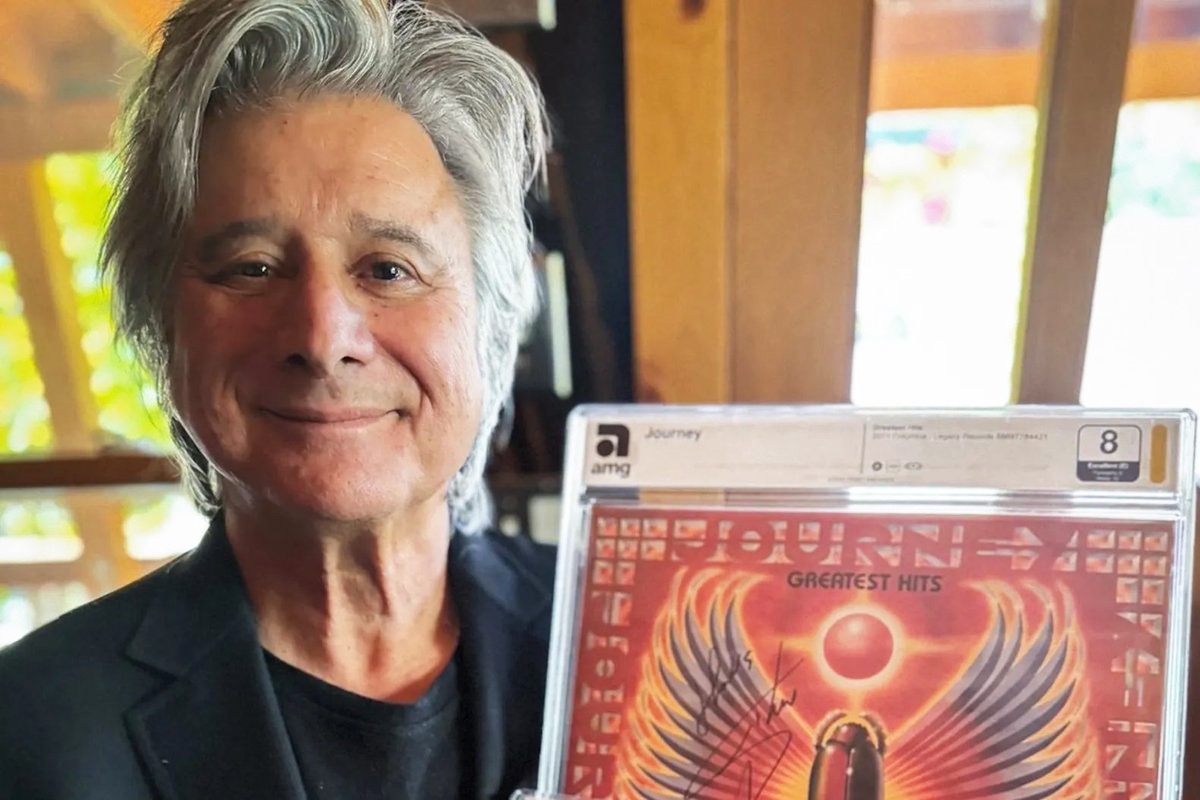 Ο πρώην τραγουδιστής των JOURNEY STEVE PERRY συγκεντρώνει 215.000 δολάρια για τους πυρόπληκτους της Altadena