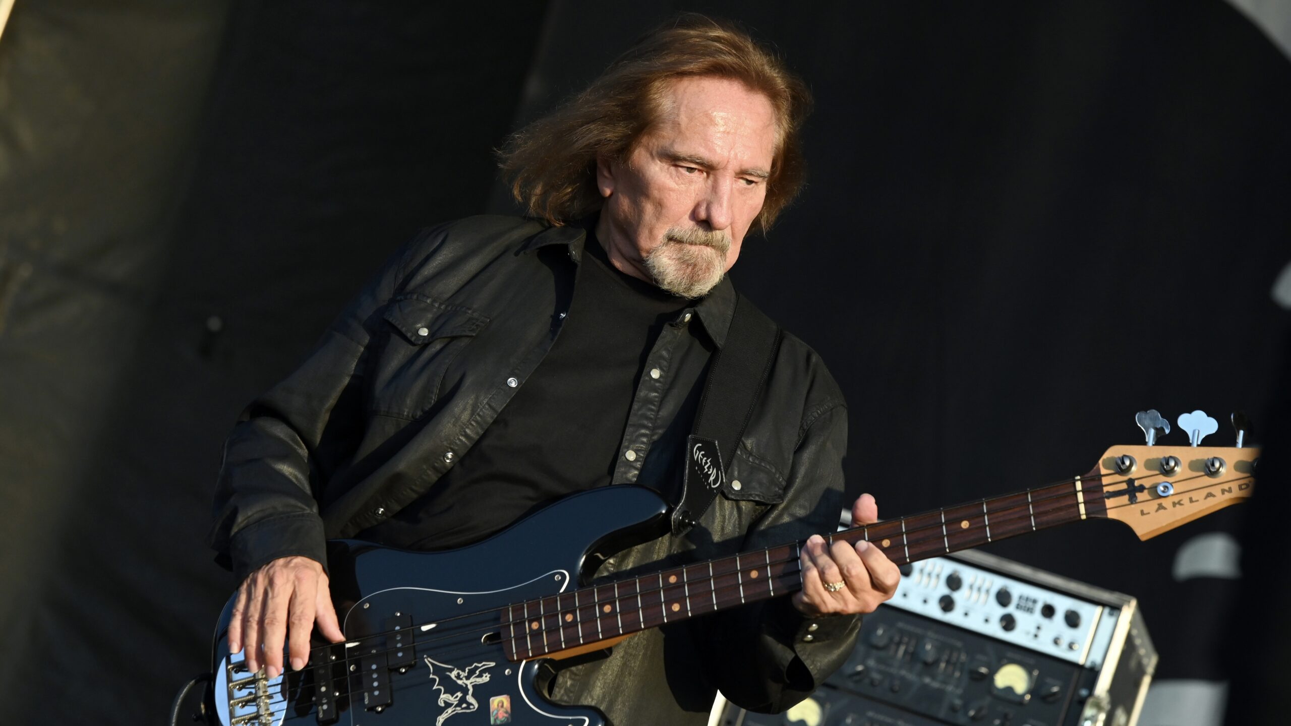 GEEZER BUTLER για τον OZZY OSBOURNE: «Κανείς δεν ήξερε ότι θα μας είχε αφήσει λίγο περισσότερο από δύο εβδομάδες μετά την τελευταία συναυλία»