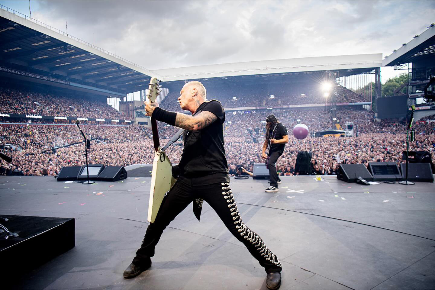 Συνεργασία DR. MARTENS και METALLICA