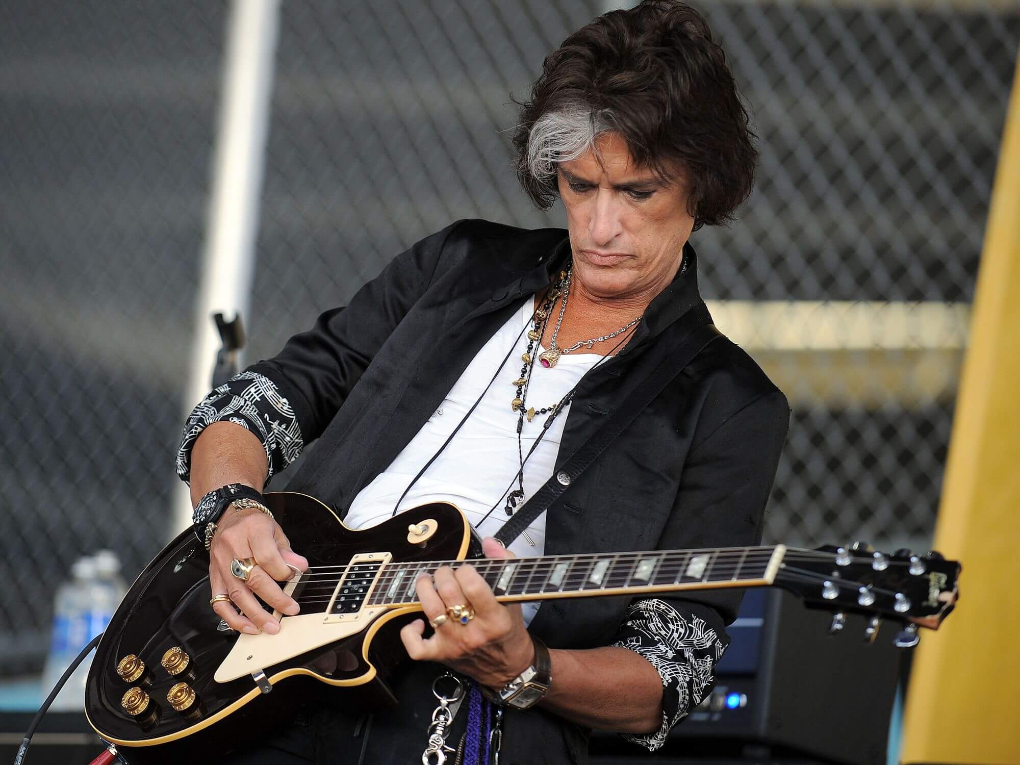 Joe Perry: «Πρέπει να υπάρξει τουλάχιστον άλλη μια συναυλία των Aerosmith»