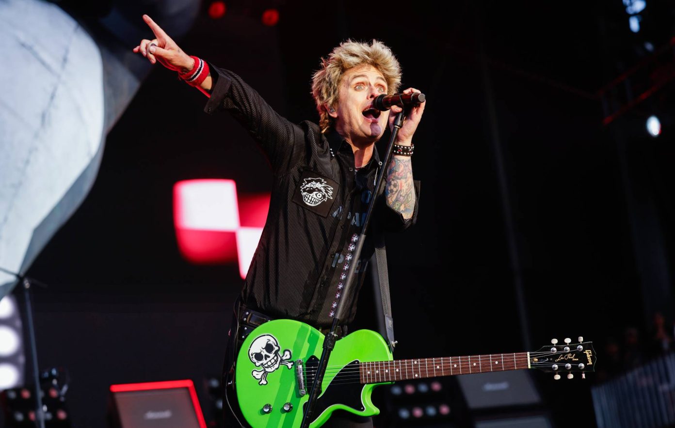 Ο Billie Joe Armstrong έδιωξε οπαδό από τη σκηνή επειδή τους «τρόλαρε» παίζοντας Oasis αντί για Green Day