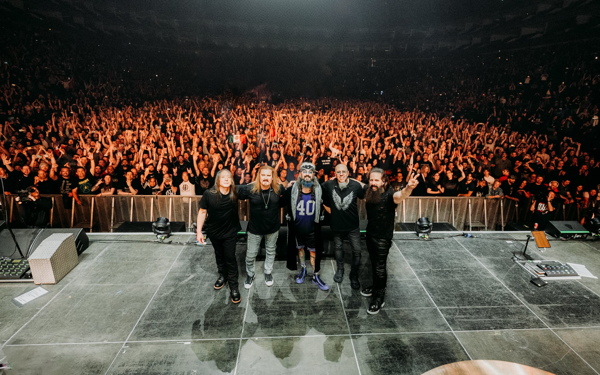Οι DREAM THEATER διασκευάζουν το “Echoes” των PINK FLOYD στη συναυλία στην Πομπηία της Ιταλίας