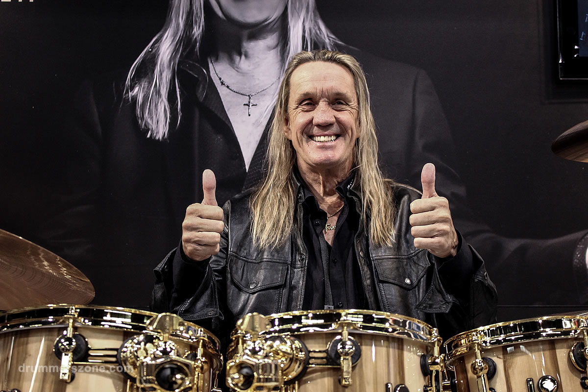 Ο ντράμερ των IRON MAIDEN, NICKO MCBRAIN: «Δεν υπάρχει κανείς που να μπορεί να με αντικαταστήσει»