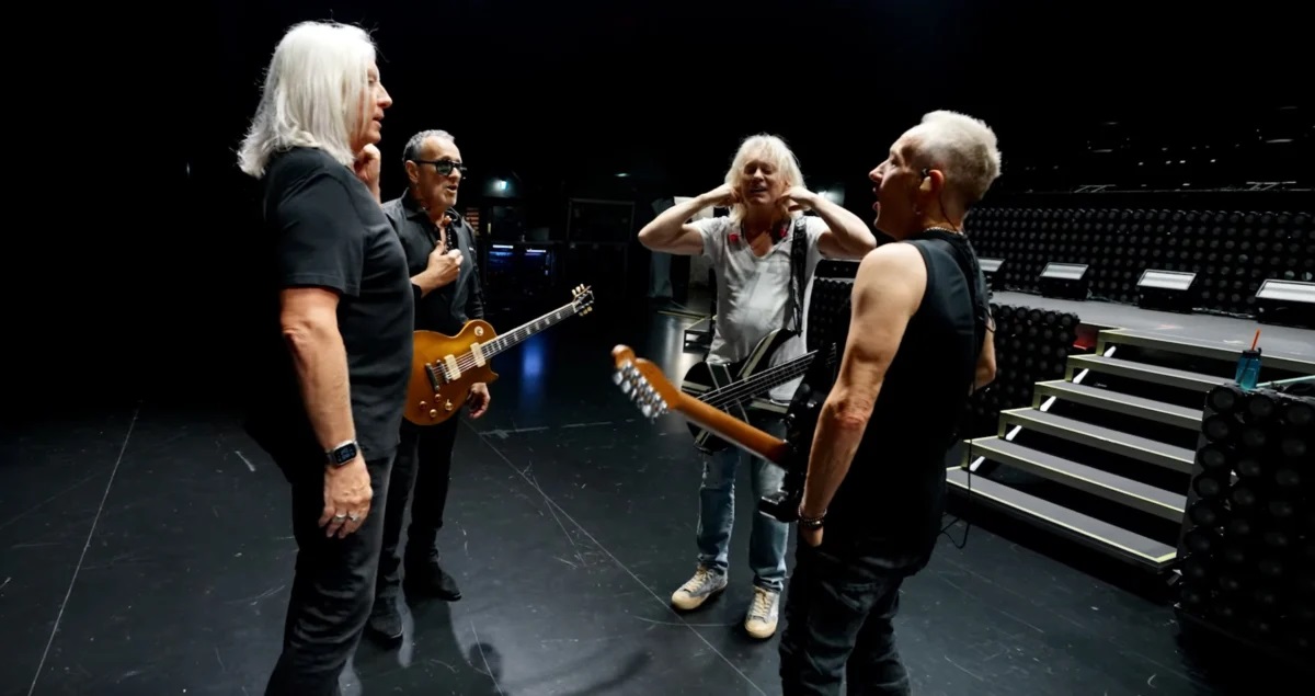 Οι DEF LEPPARD μοιράζονται το νέο βίντεο «When Love And Hate Collide» με φωνητικές αρμονίες