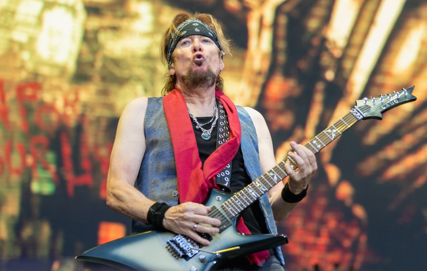 Μέλη των Iron Maiden και των Tool παίζουν μουσική μαζί σε έναν οικογενειακό γάμο