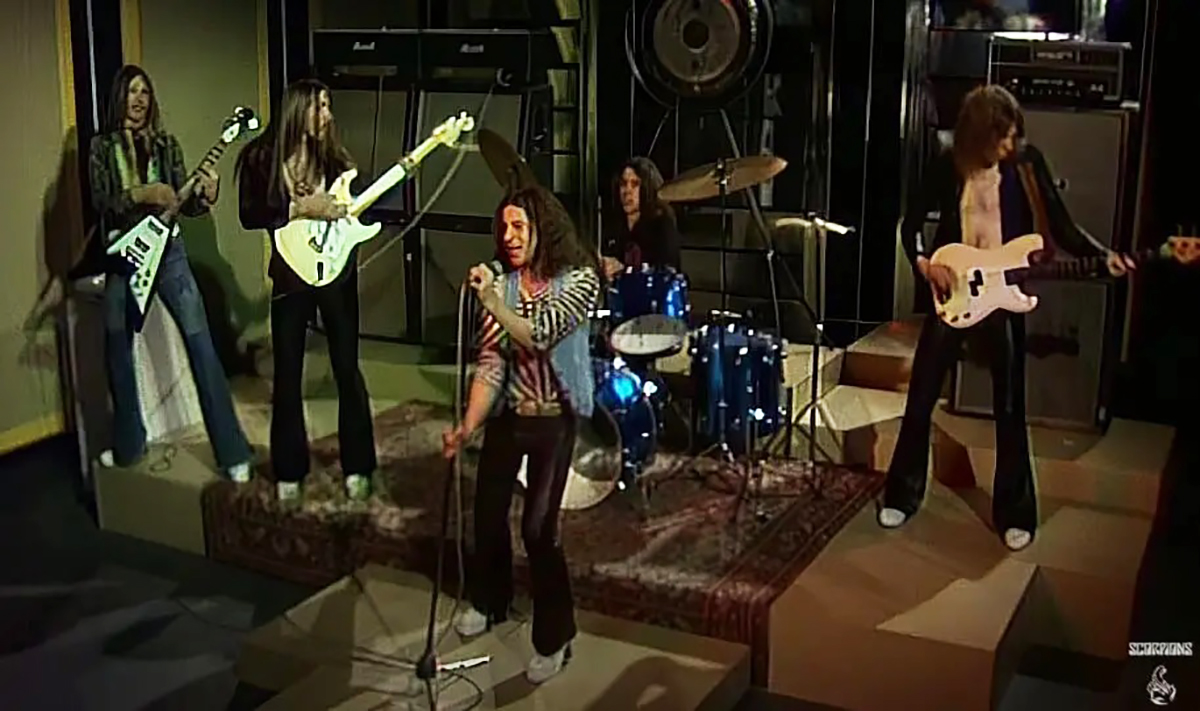 Οι SCORPIONS μοιράζονται την ερμηνεία του «Speedy’s Coming» από το 1976 (βίντεο)
