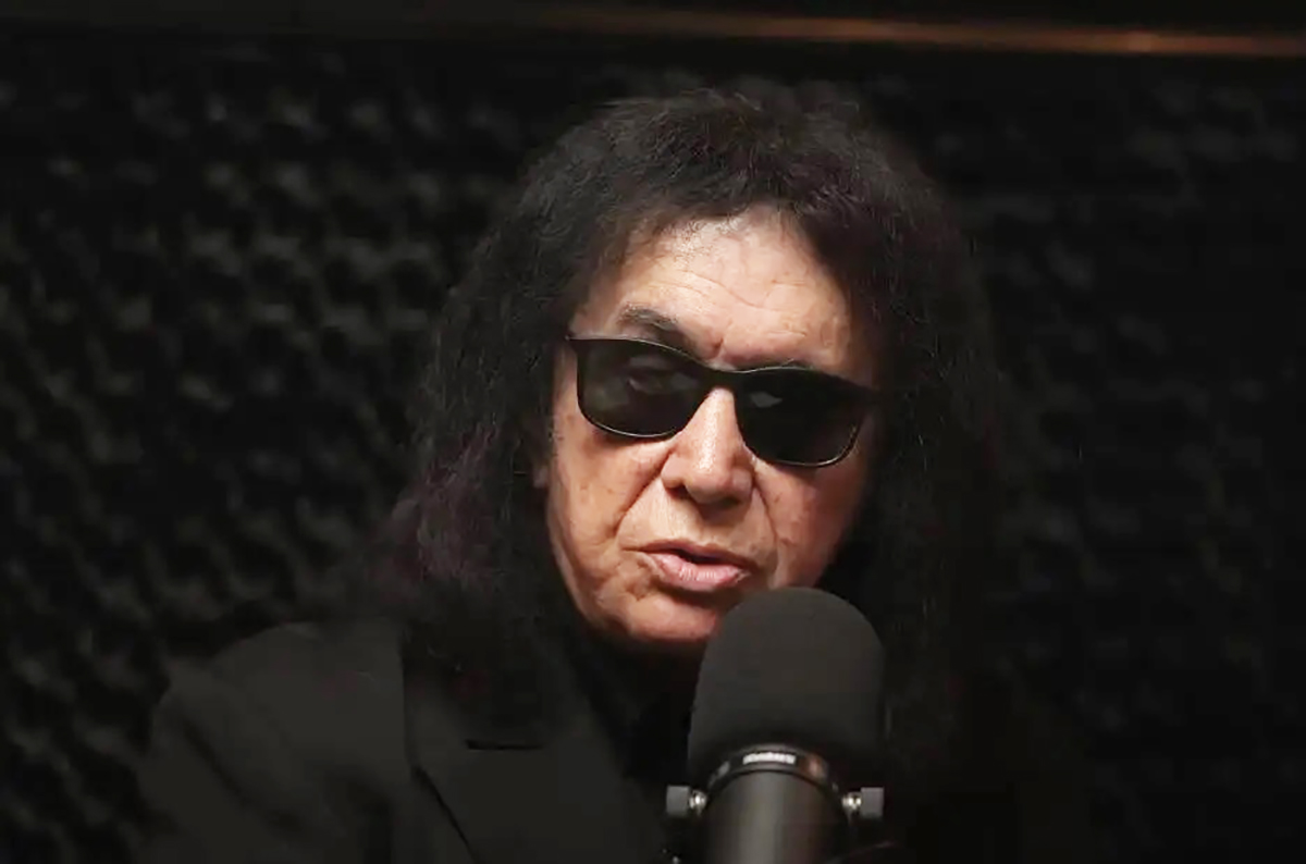 Ο GENE SIMMONS αποκαλύπτει πώς ο OZZY OSBOURNE του έδωσε «ένα καλό μάθημα για ανόητους σαν εμένα»