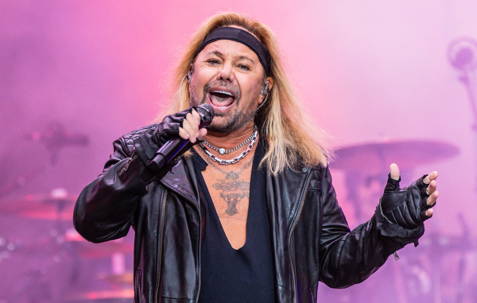 VINCE NEIL: Αποκάλυψε ότι υπέστη εγκεφαλικό τα περασμένα Χριστούγεννα