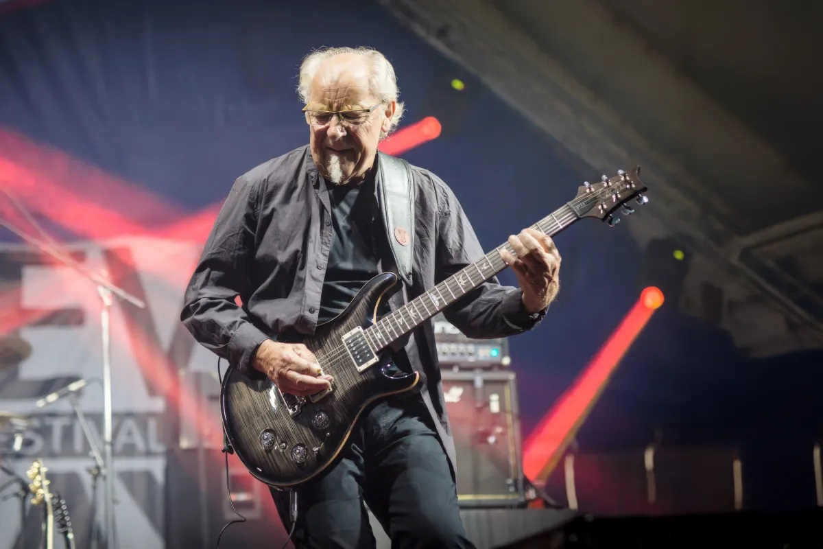 Ο πρώην κιθαρίστας των Jethro Tull, Martin Barre, θα κυκλοφορήσει την αυτοβιογραφία του τον Νοέμβριο