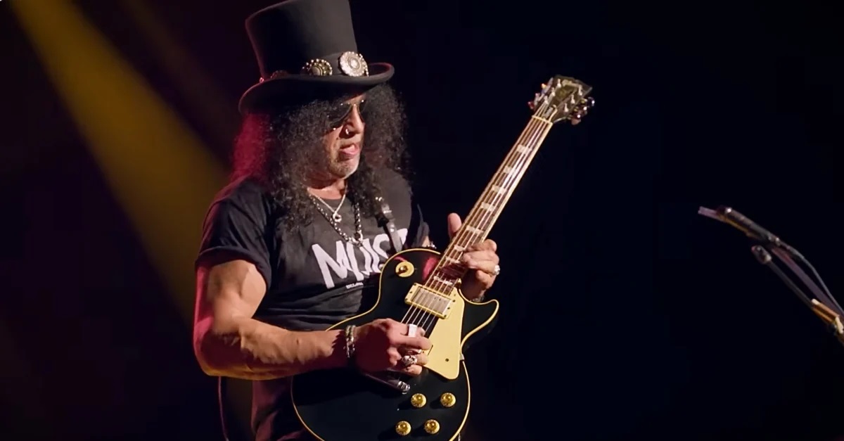 Ο Slash και ο Bruno Mars παίζουν το Smells Like Teen Spirit στο χριστουγεννιάτικο πάρτι δισεκατομμυριούχου με τη συμμετοχή πολλών αστέρων