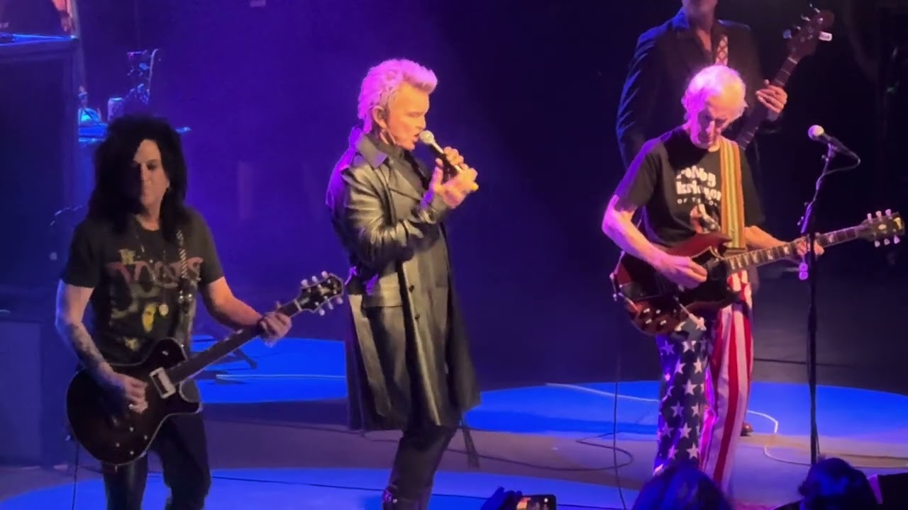 Ο ROBBY KRIEGER μαζί με τους PERRY FARRELL, STEVEN ADLER, DERYCK WHIBLEY και άλλους στο «60th Anniversary Doors Celebration»