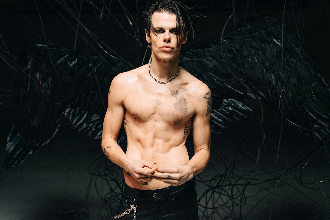 Ο Yungblud ακυρώνει τις υπόλοιπες ημερομηνίες της περιοδείας του για το 2025 με εντολή γιατρού