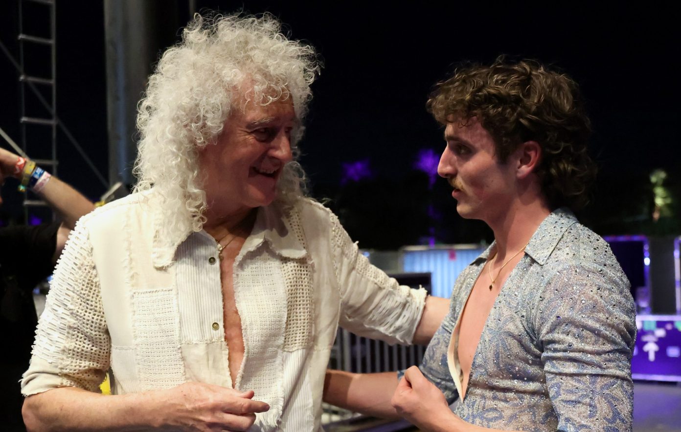 Ο Brian May των Queen ξανασμίγει με τον Benson Boone για τα «Bohemian Rhapsody» και «Beautiful Things» σε συναυλία στο Λονδίνο