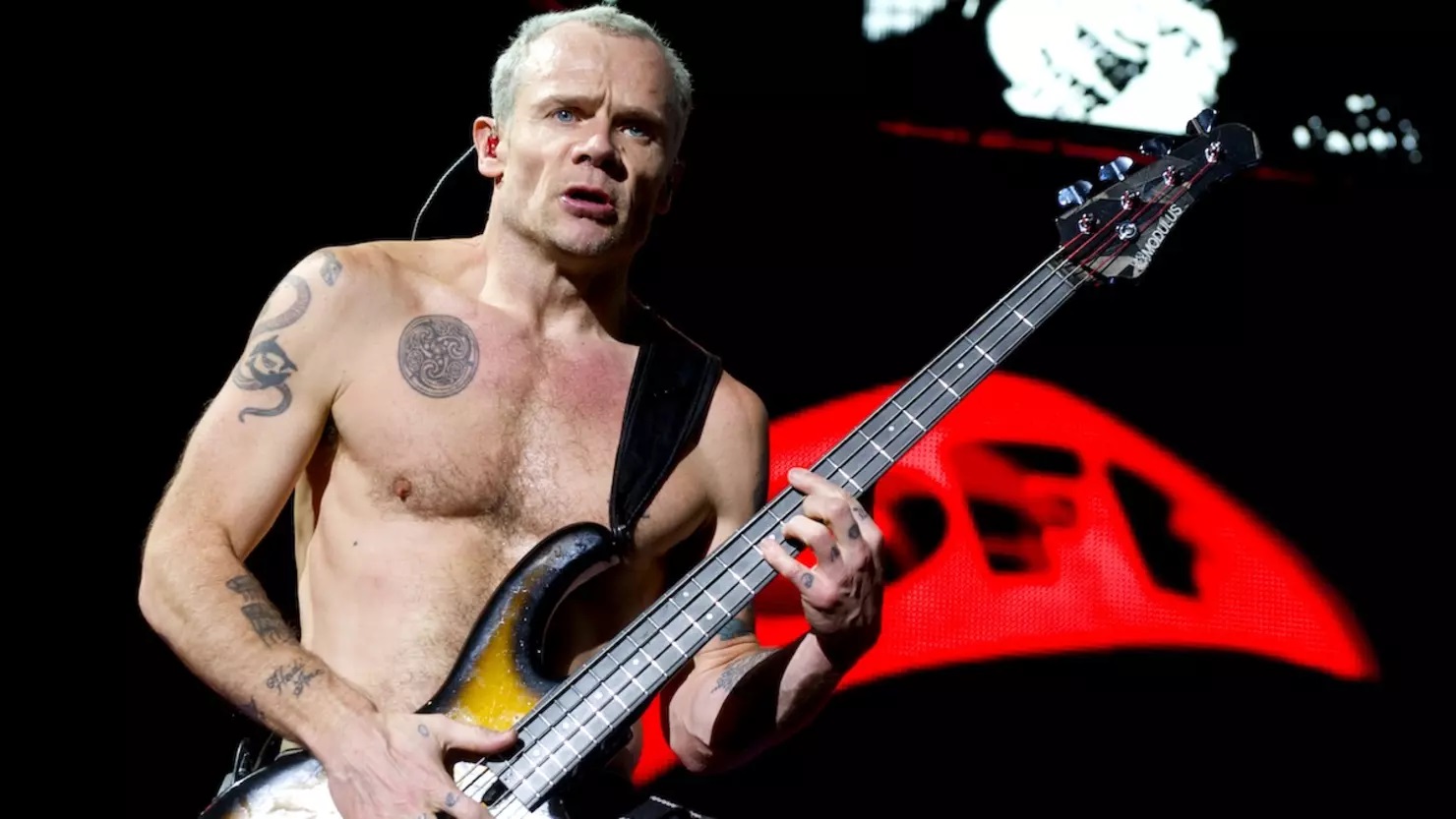 Ο μπασίστας των RED HOT CHILI PEPPERS, FLEA, θα κυκλοφορήσει το πρώτο του σόλο άλμπουμ το 2026