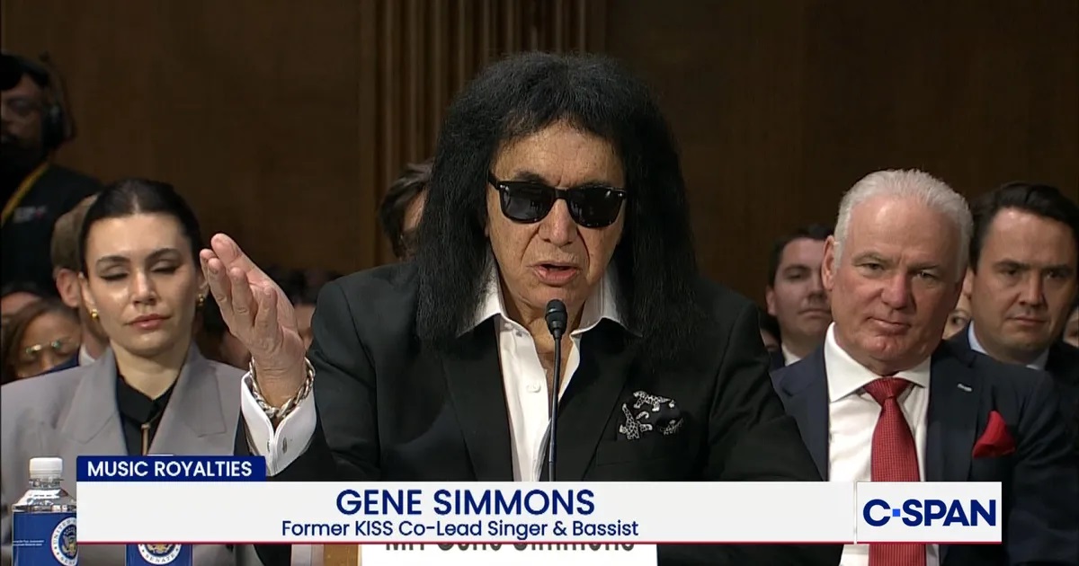 Ο GENE SIMMONS λέει ότι οι καλλιτέχνες αντιμετωπίζονται «χειρότερα από σκλάβους» επειδή το ραδιόφωνο δεν τους πληρώνει