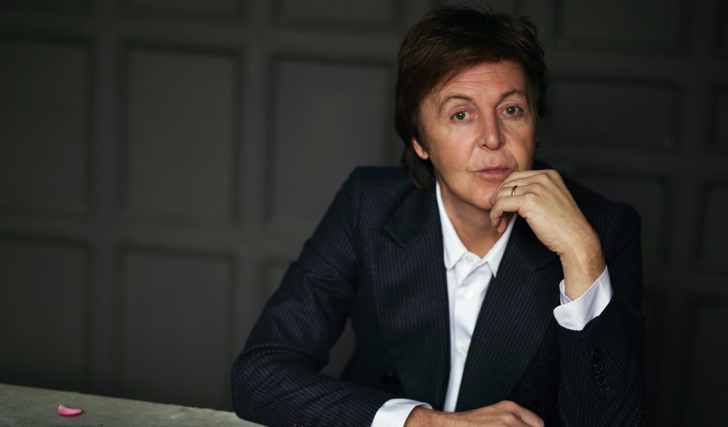 Ο Πολ Μακάρτνεϊ υπερασπίζεται τα «veggie burgers» ενάντια σε νέο νόμο που προτείνει η ΕΕ